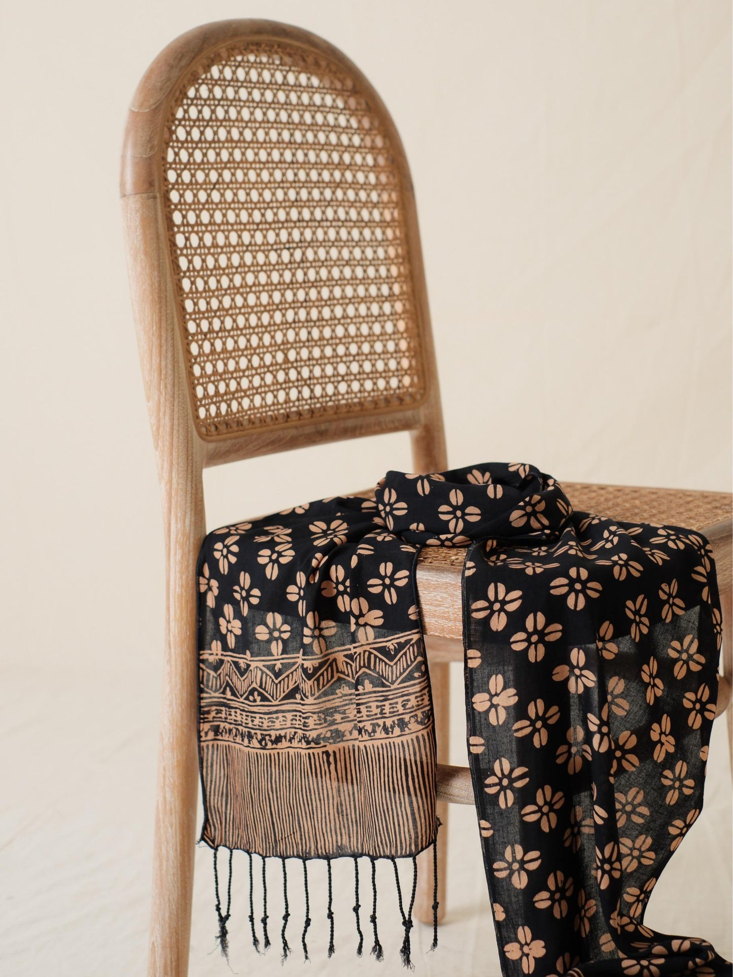 Scarf Batik Kopi Kawung - Black | DNE