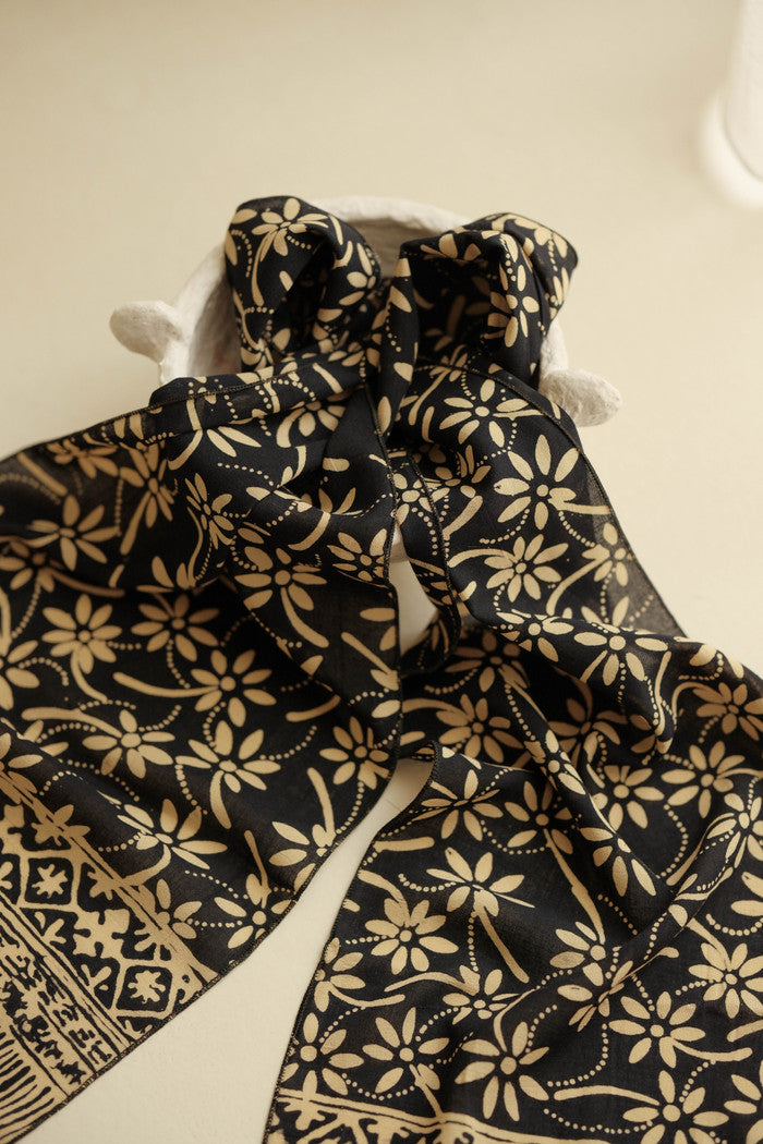 Scarf Batik Melati Tangkai - Black | DNE