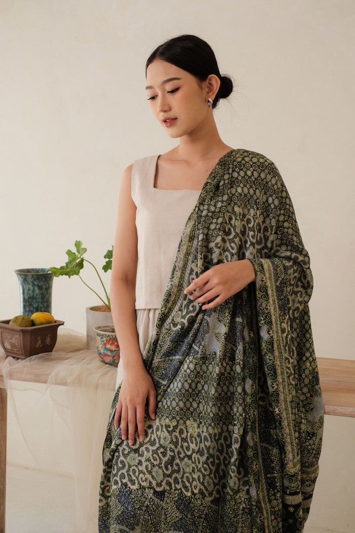 Sangga Langit in Green - Selendang Sutra Batik Tulis