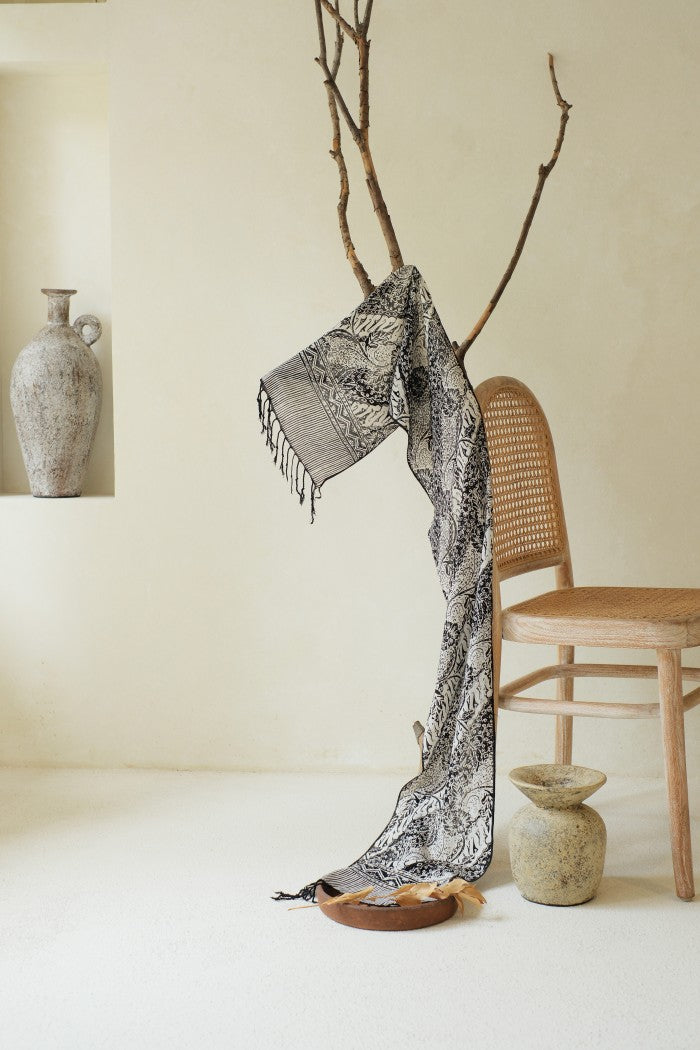 Scarf Batik TCE Parang Bunga Black