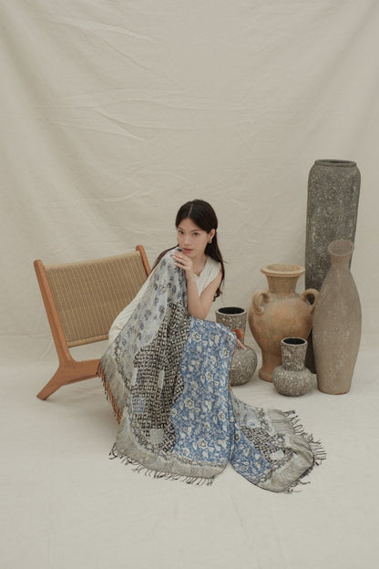 Selendang Sutra Batik Premium - Kawung Daun Black Blue