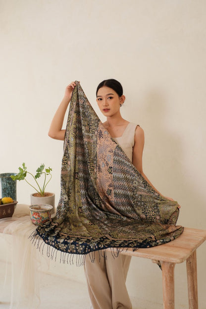 Rimba Jawi in Peach - Selendang Sutra Batik Tulis
