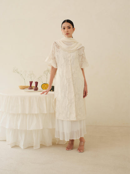 Alma in White Shawl - Selendang Batik