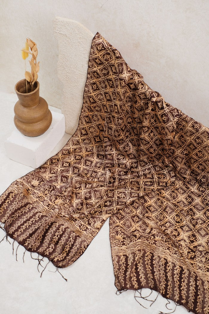 Syal Batik Sutra Kotak Bintang - Brown - 45