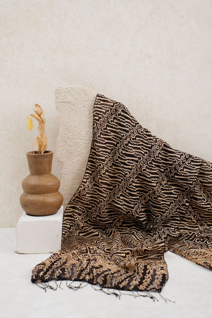 Syal Batik Sutra Parang Curigo - Black - 45