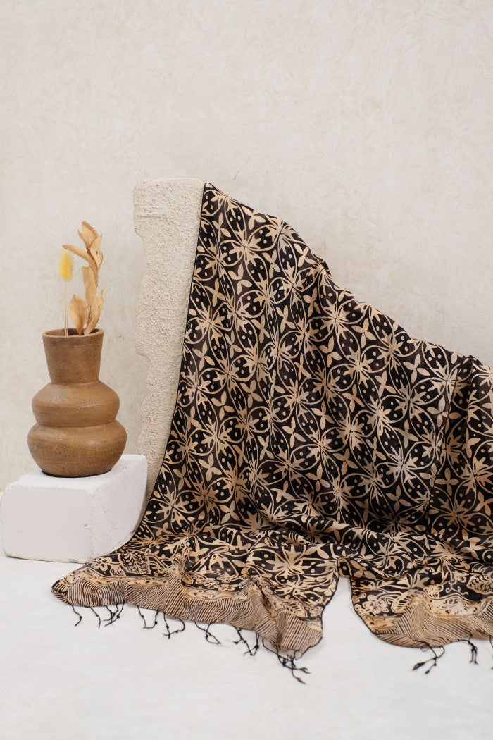 Syal Batik Sutra Kawung Bribil - Black - 45