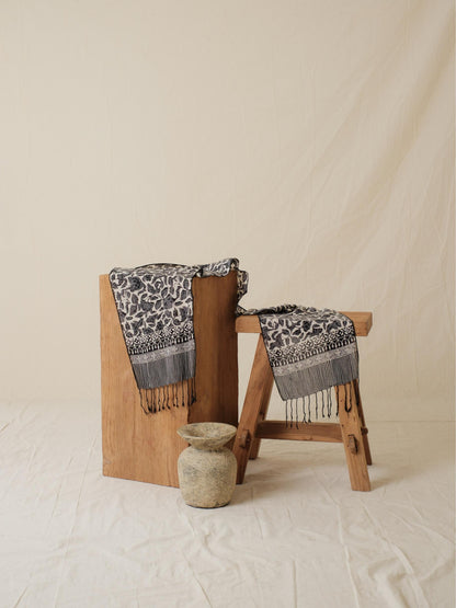 Scarf Batik Apusan - Rimbun - Black | DNE