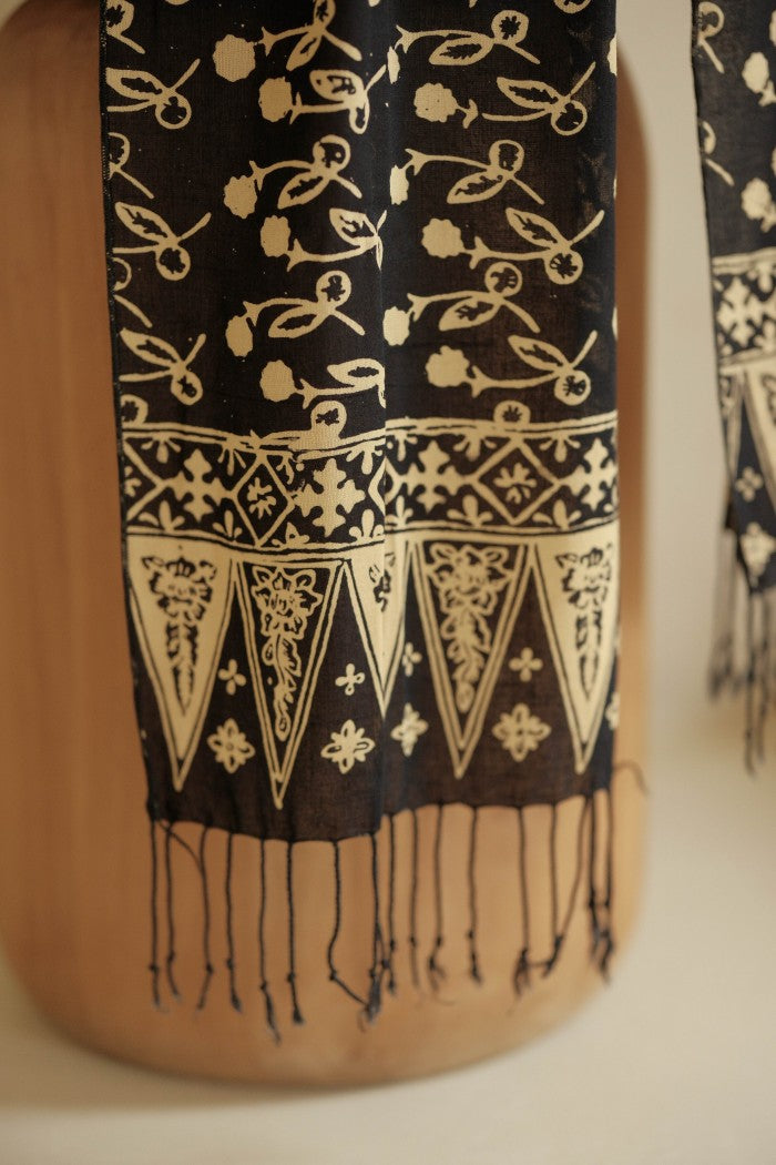 Scarf Batik Dandelion - Black | DNE