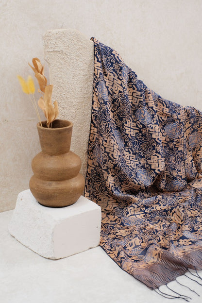 Syal Batik Sutra Rereng Bilik Daun - Blue - 45