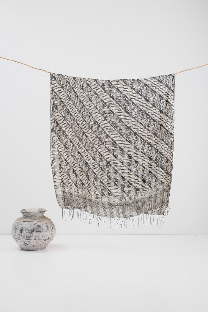 Selendang Sutra Batik - Parang Tuding in Grey - 90