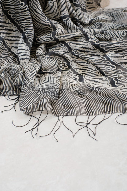Selendang Sutra Batik - Parang Tuding in Grey - 90