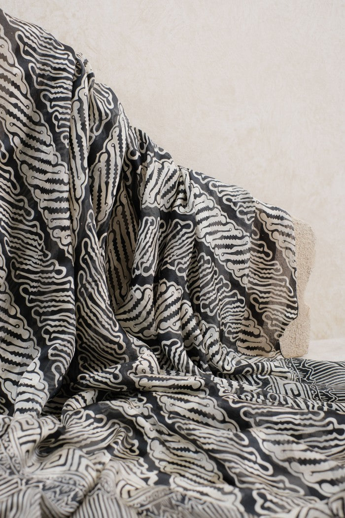 Selendang Sutra Batik - Parang Tuding in Grey - 90