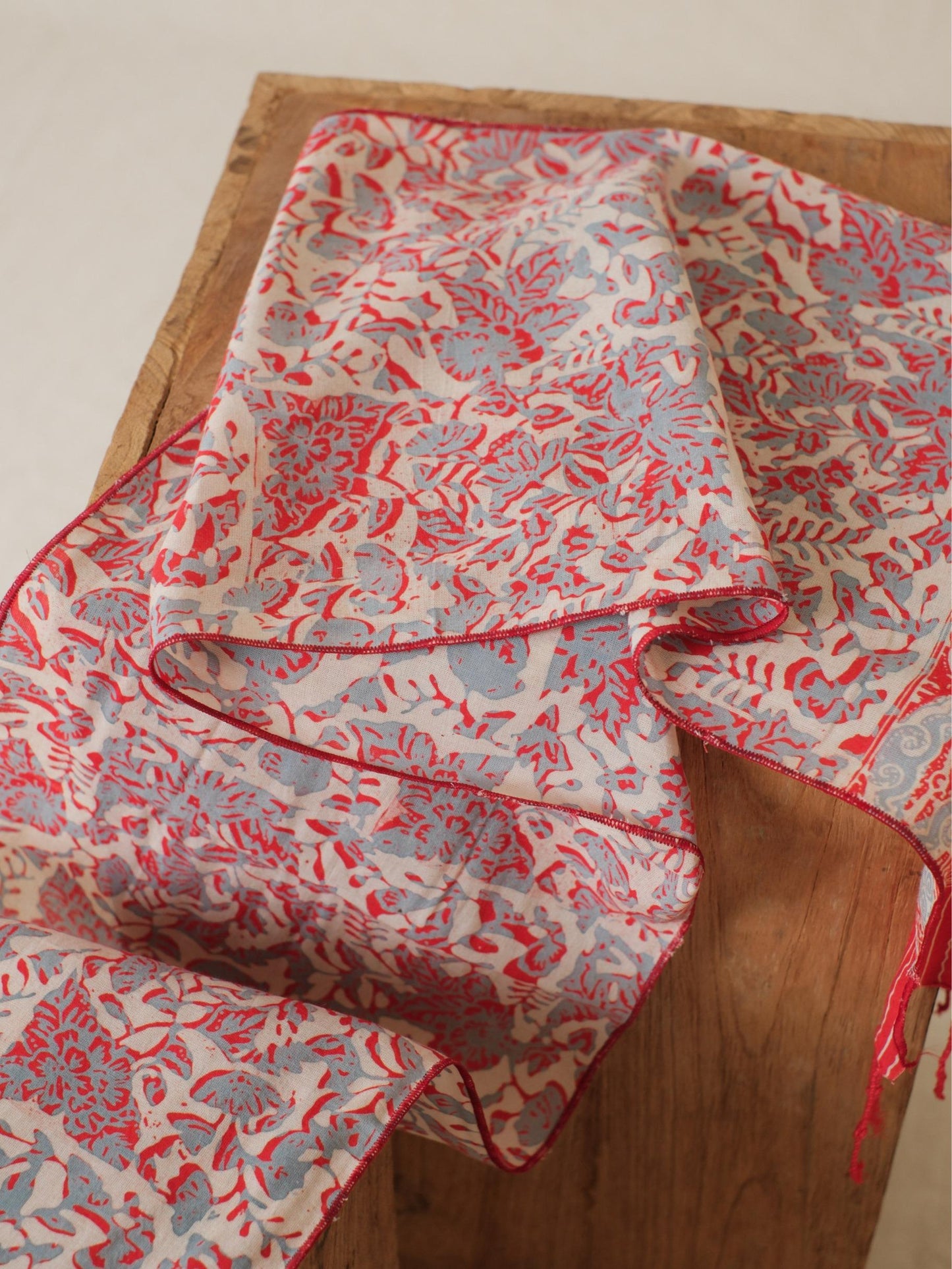 Scarf Batik Apusan - Menari - Pink | DNA