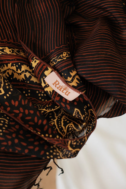 Selendang Sutra Batik - Bunga Titik in Black - 90