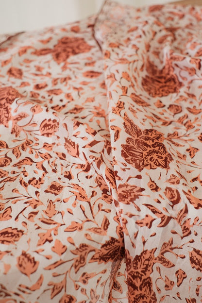 Anyelir in Orange - Syal Batik Sutra - 55