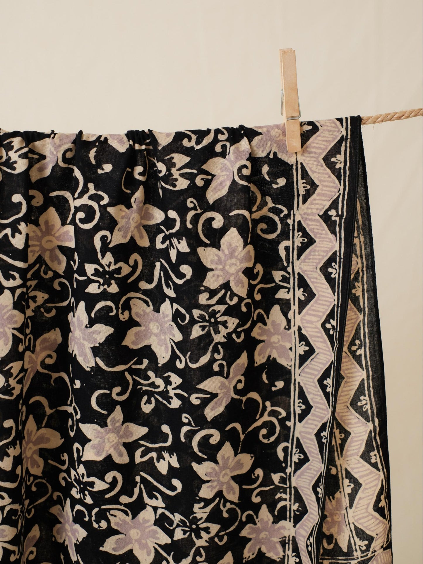 Scarf Batik 50 - Daun Bintang - Black | DNE