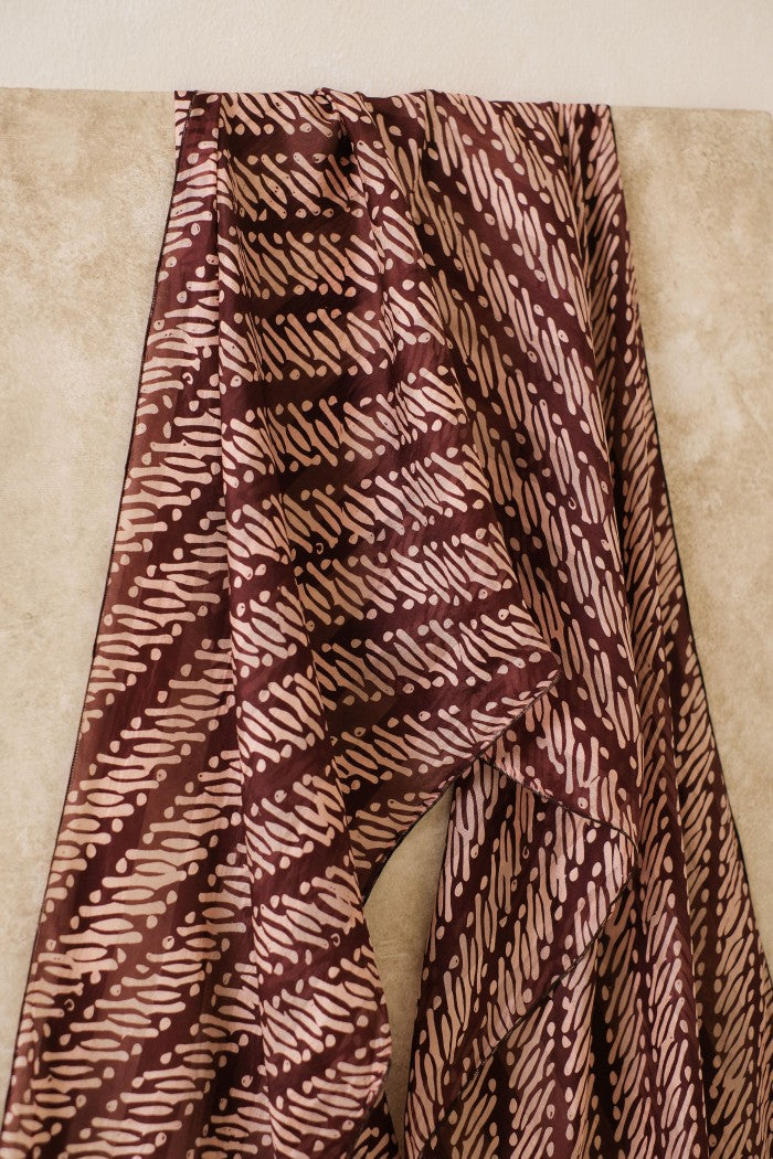 Syal Batik Sutra Parang - Brown - 45
