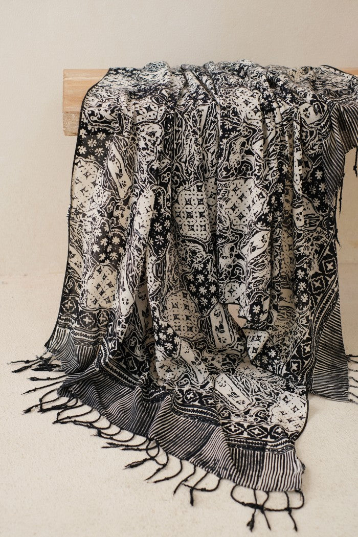 Selendang Batik TCE Sekar Jagad Black - 80