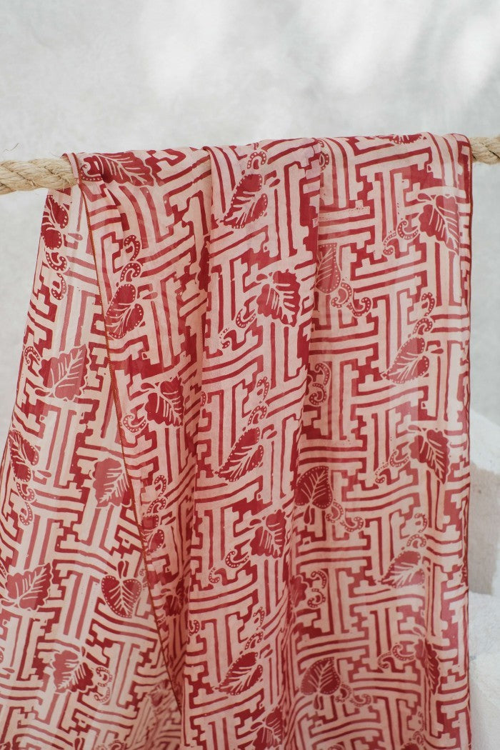 Syal Batik Sutra Rereng Bilik Daun - Red - 45