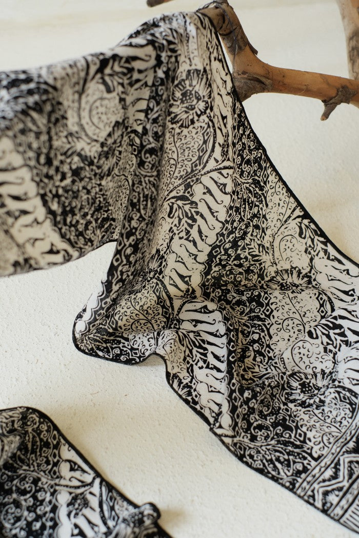 Scarf Batik TCE Parang Bunga Black