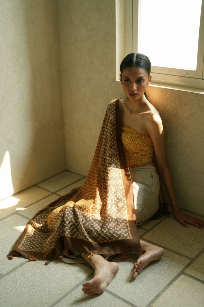 (DEFECT SALE) - Kahiyang Brown Shawl