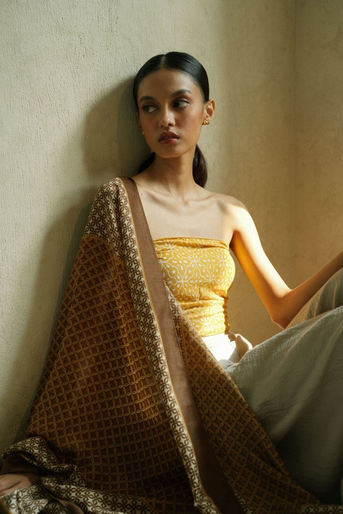 (DEFECT SALE) - Kahiyang Brown Shawl