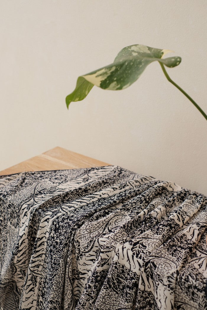 Selendang Batik TCE Parang Bunga Black - 80