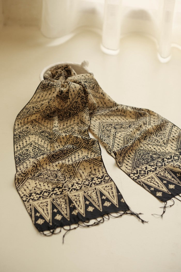 Scarf Batik Parang Kelok - Black | DNE