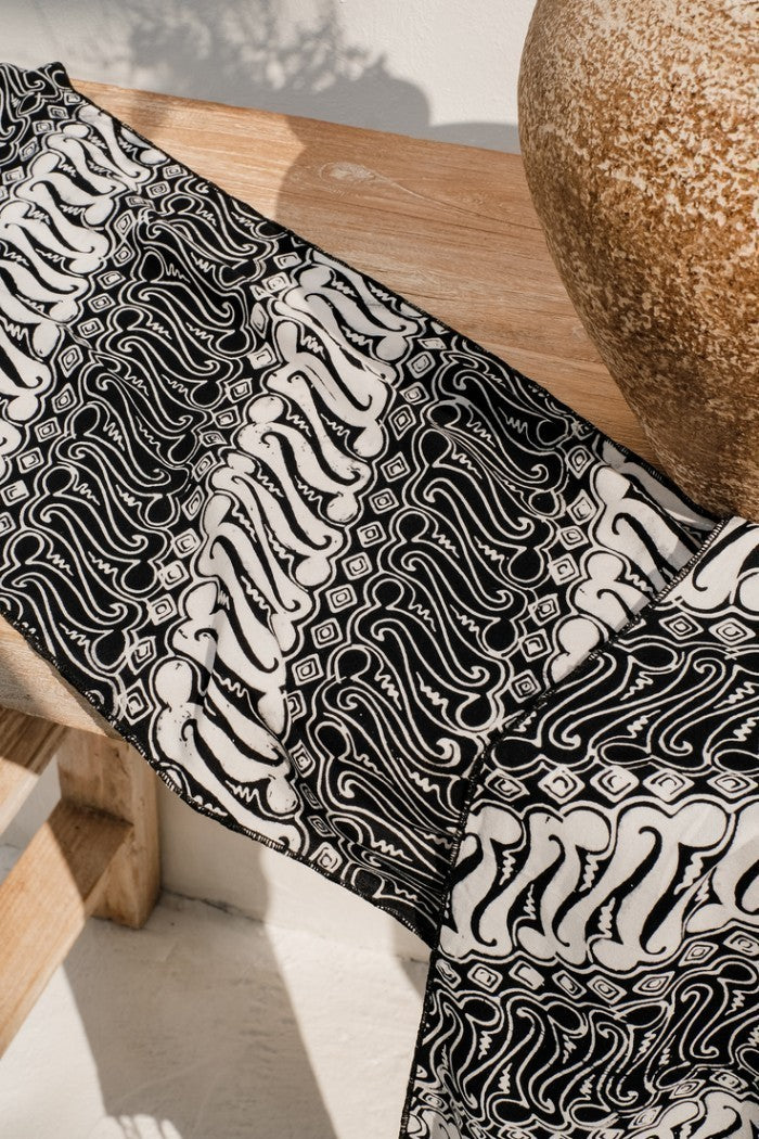 Scarf Batik TCE Parang Black