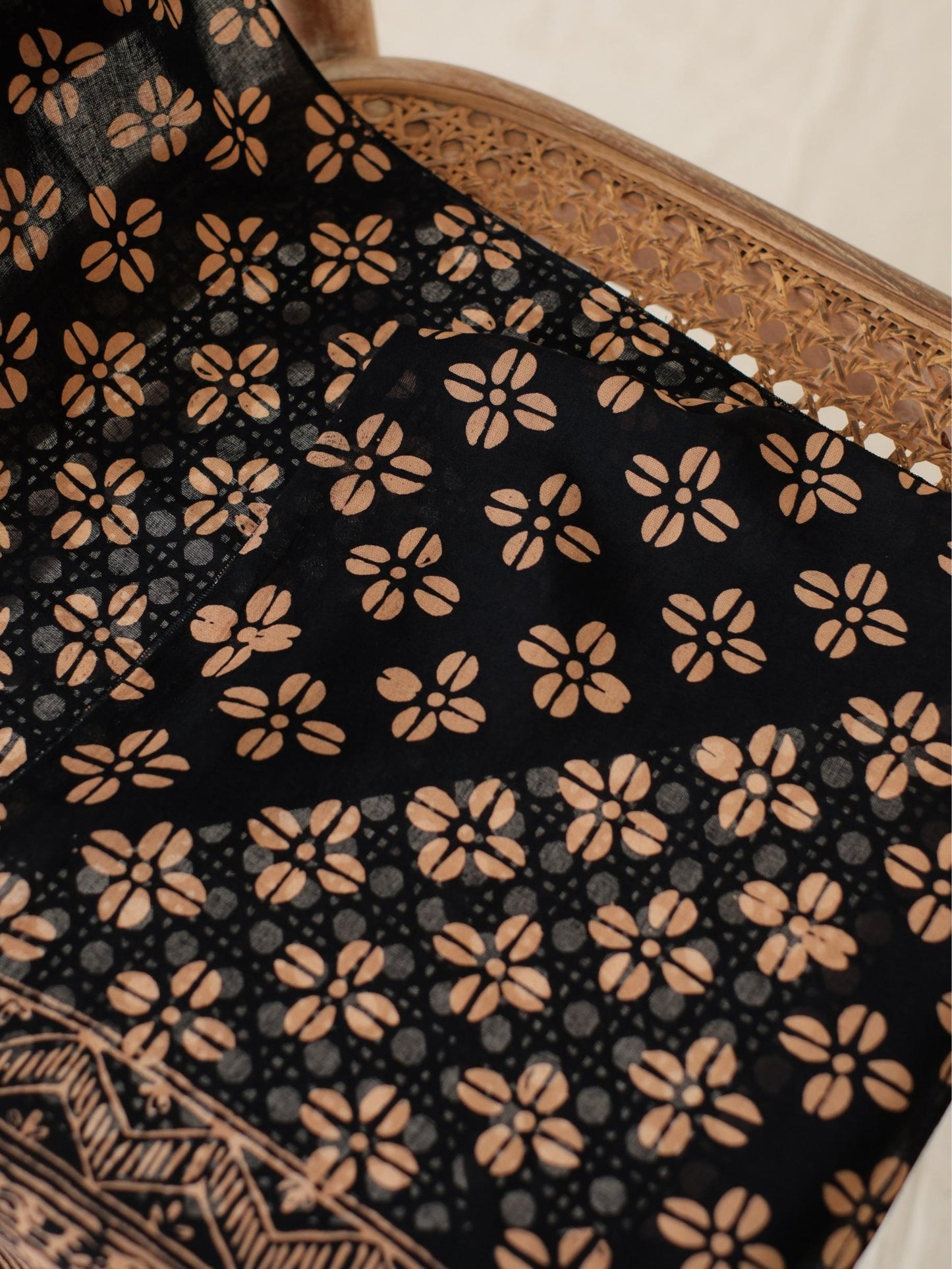 Scarf Batik Kopi Kawung - Black | DNE