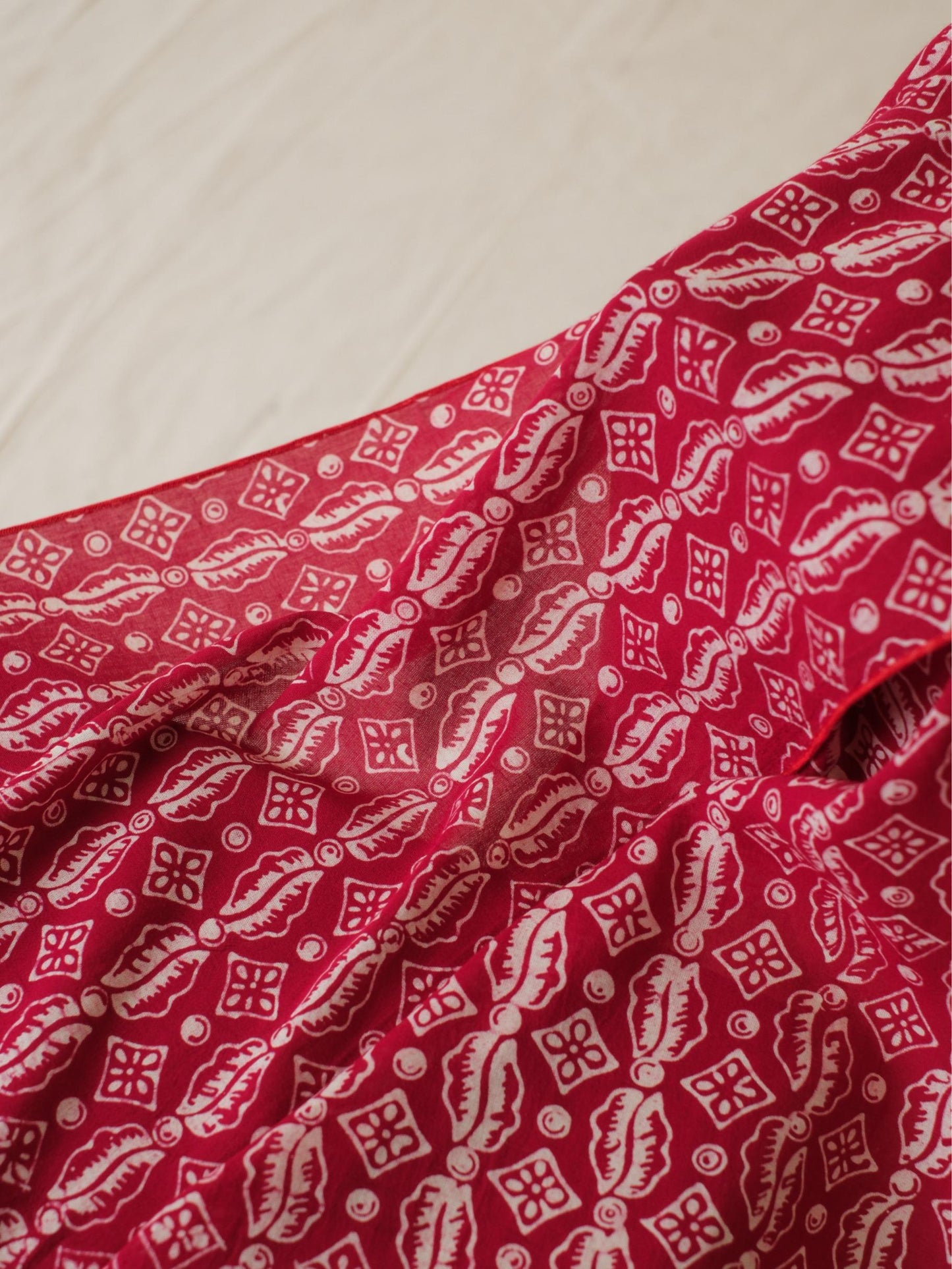 Scarf Batik Ceplok Wibowo - Red