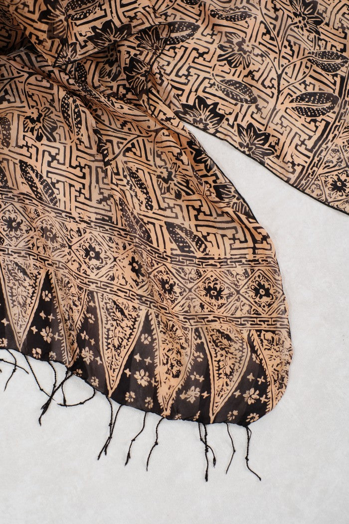 Syal Batik Sutra Rereng Bilik Daun - Black - 45