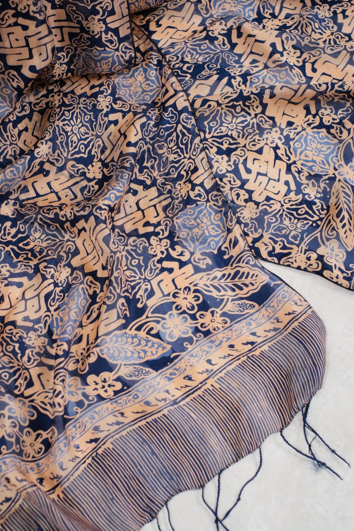 Syal Batik Sutra Rereng Bilik Daun - Blue - 45