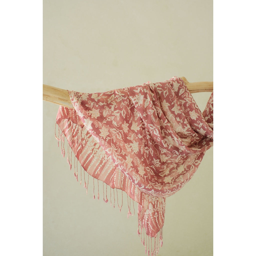 Selendang Sutra Batik Daun Bintang in Pink