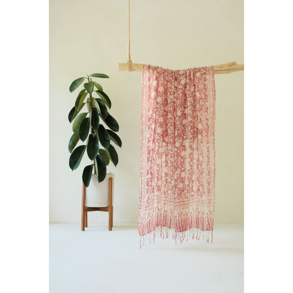 Selendang Sutra Batik Daun Bintang in Pink
