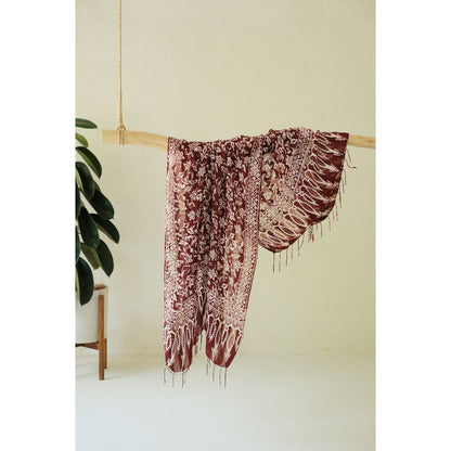 Selendang Sutra Batik Daun Bintang in Brown