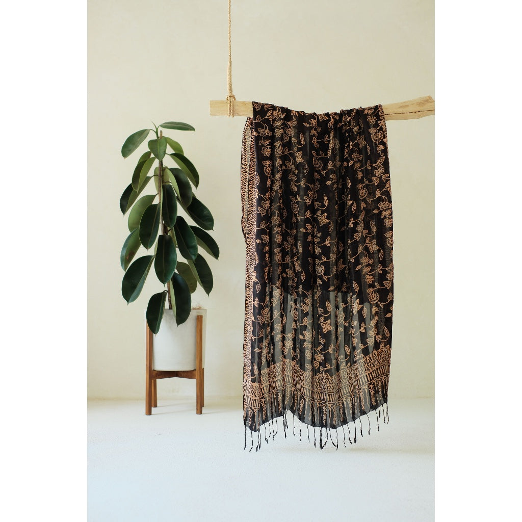 Selendang Sutra Batik Susan in Black