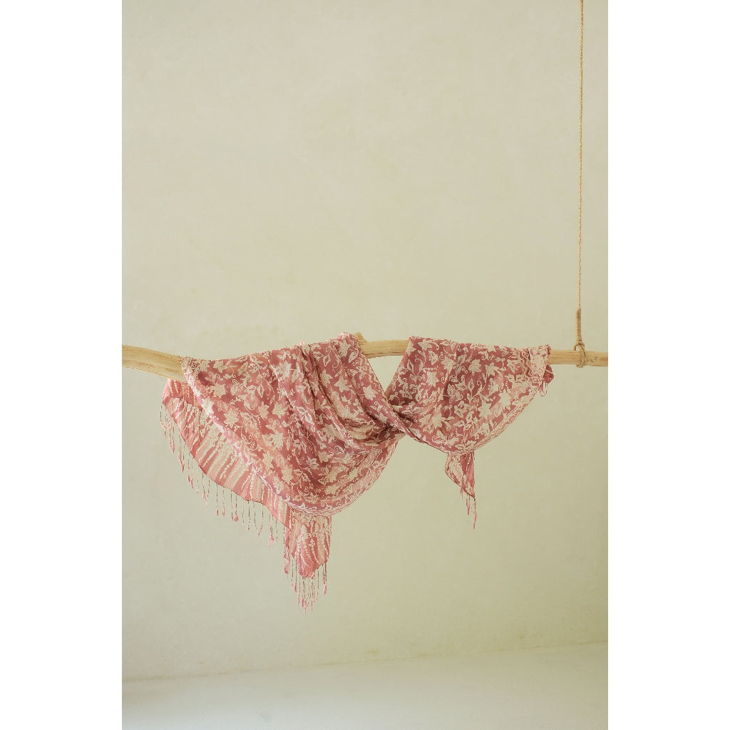 Selendang Sutra Batik Daun Bintang in Pink