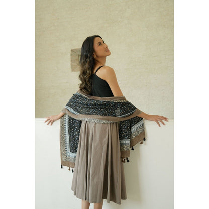 Jayanti Black Shawl / Selendang Batik