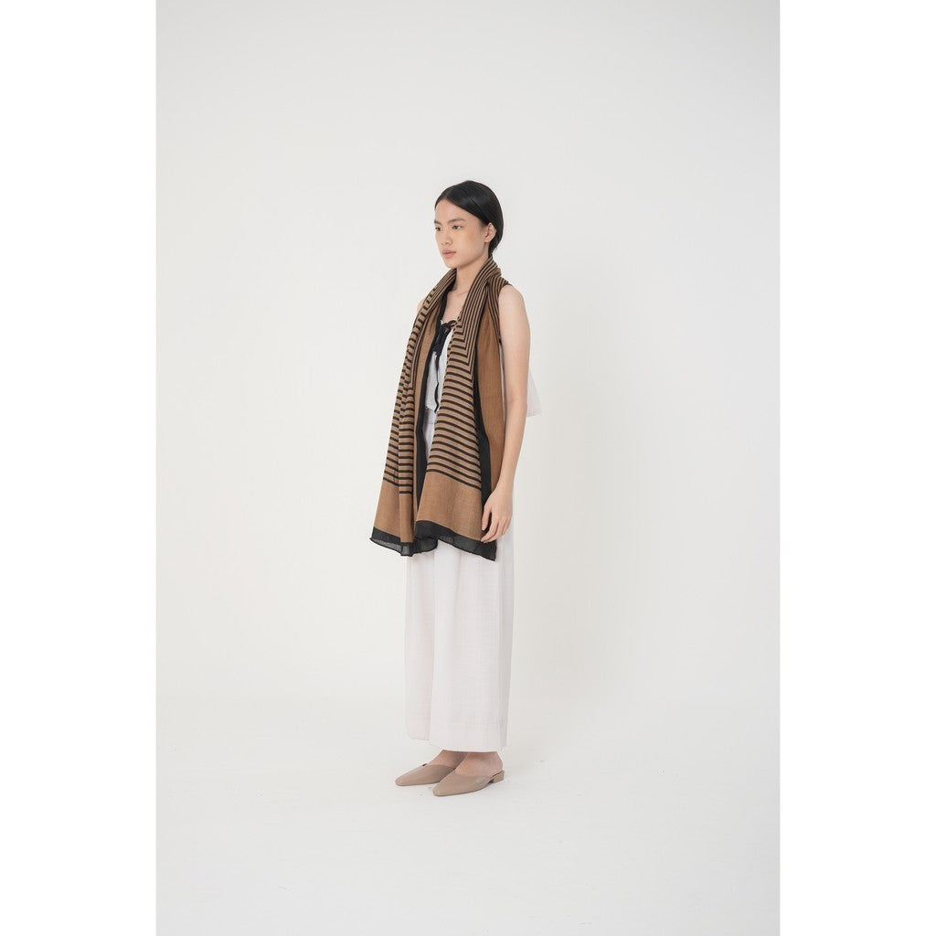 Muthia in Brown Shawl