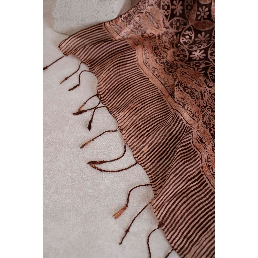Syal Batik Sutra Brown Kawung 2