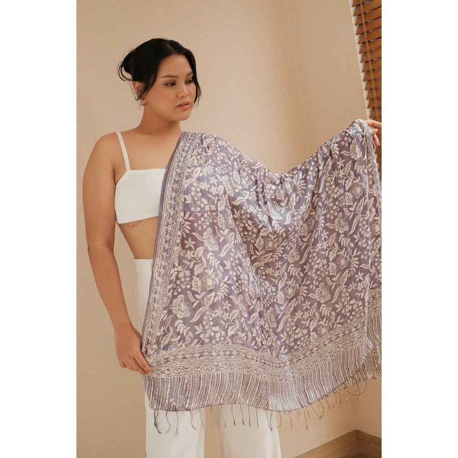 Selendang Batik Sutra Grey 01