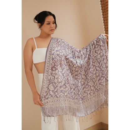 Selendang Batik Sutra Grey 01