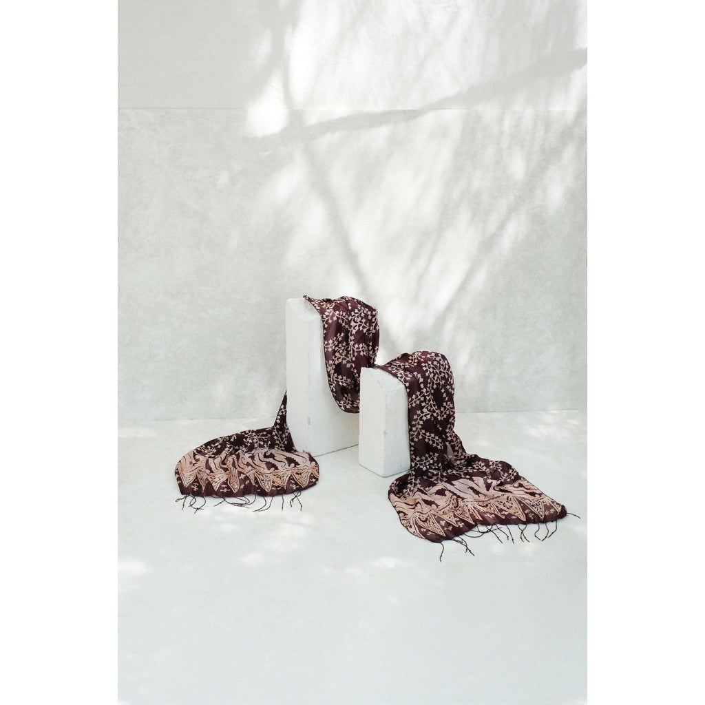 Syal Batik Sutra Daun Bintang - Black - 45