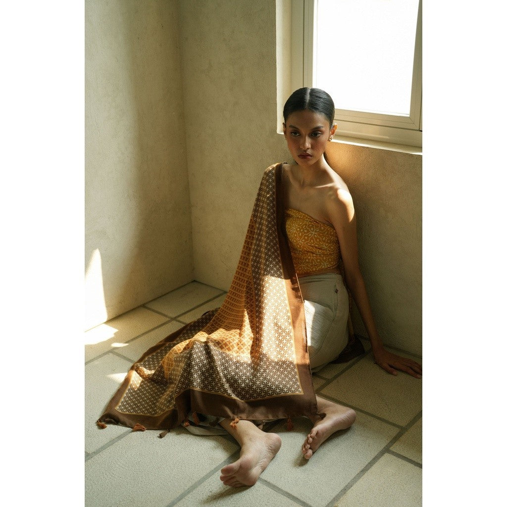 Kahiyang Brown Shawl / Selendang Batik