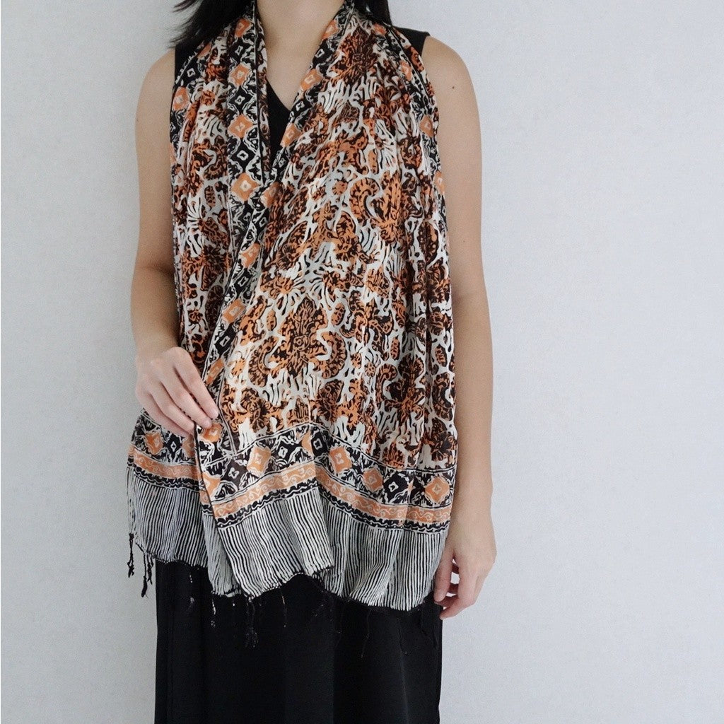 Syal Batik Sutra Black-Orange 01
