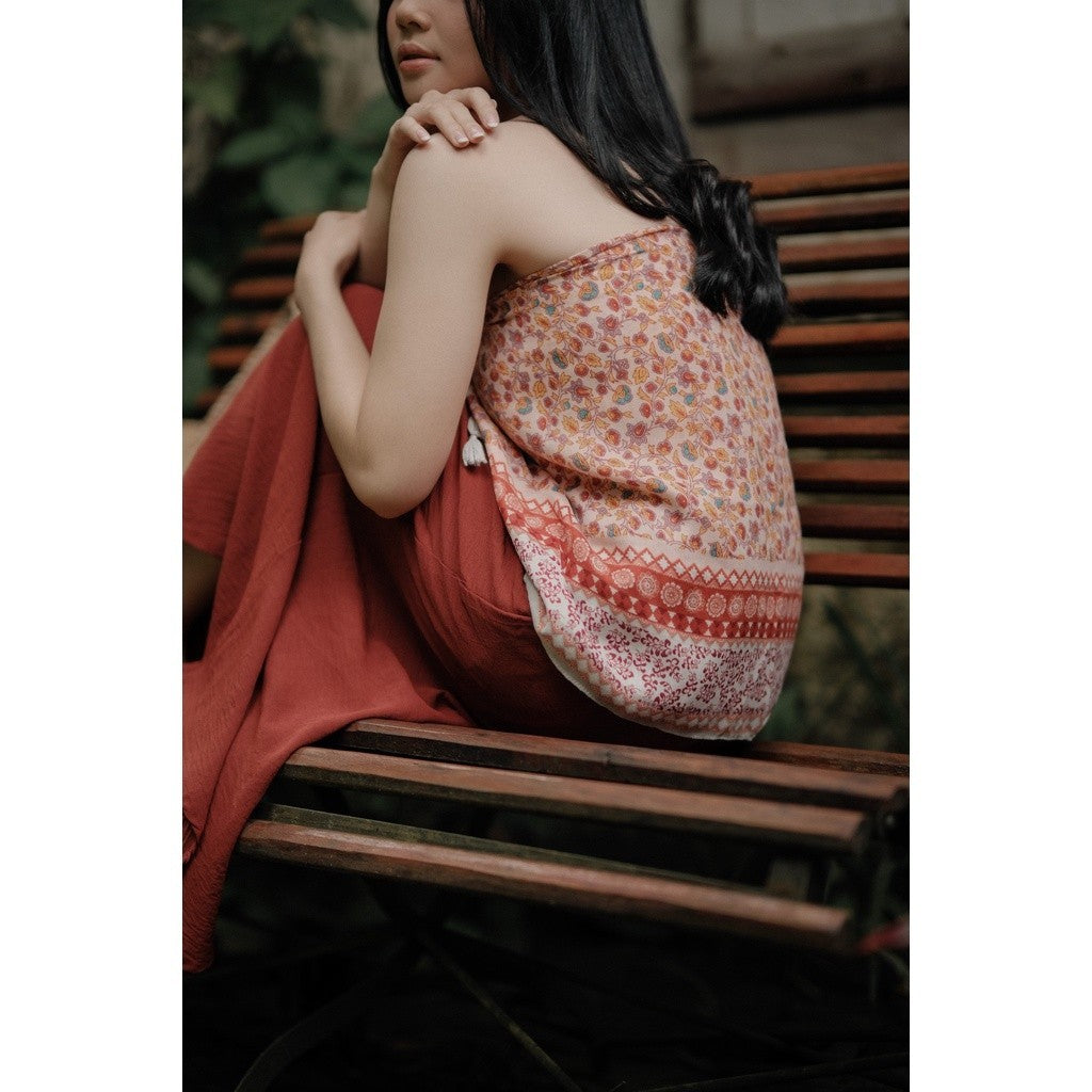 (DEFECT SALE) - Jayanti Red Shawl / Selendang Batik