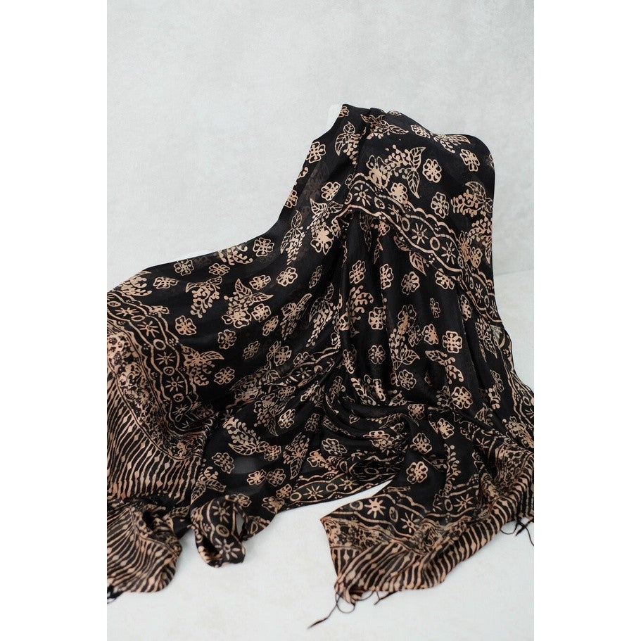 Selendang Batik Sutra Black 01