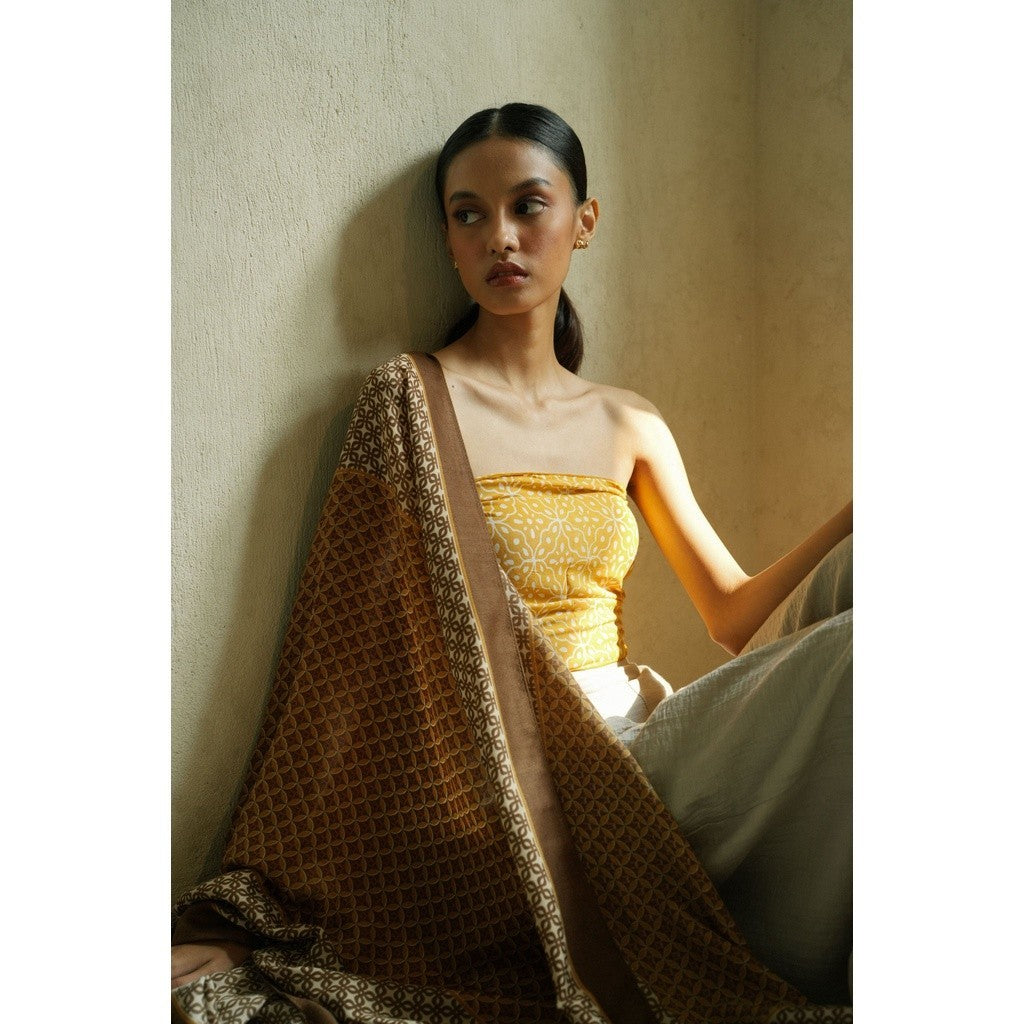 Kahiyang Brown Shawl / Selendang Batik