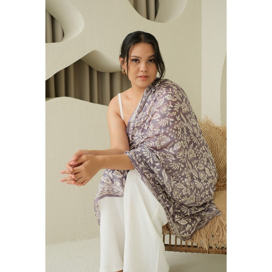 Selendang Batik Sutra Grey 01